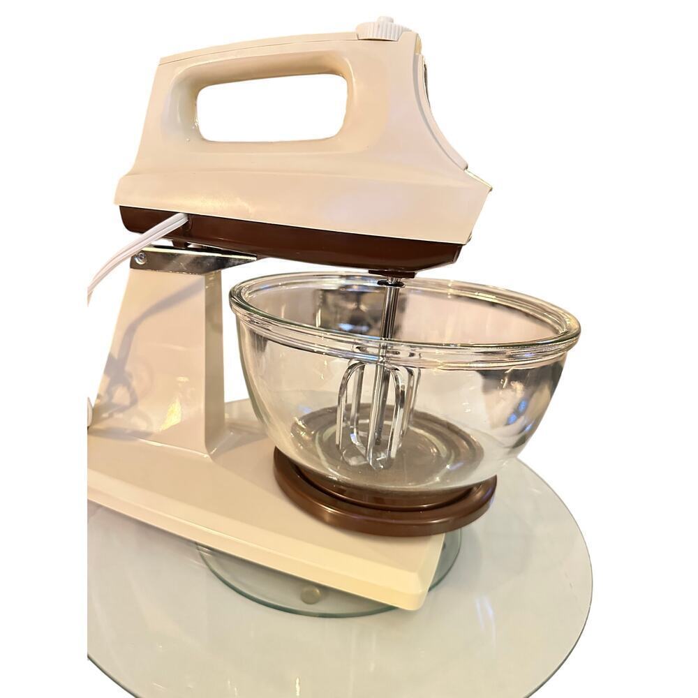 Vintage Waring 12-Speed Mixer + Glass Bowl(s) & Manual - Picture 5 of 12